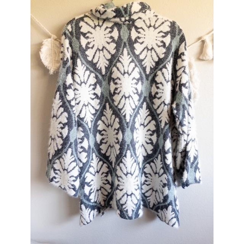 Ruby Rd. Gray And White Leaf Pattern Sweater - image 2